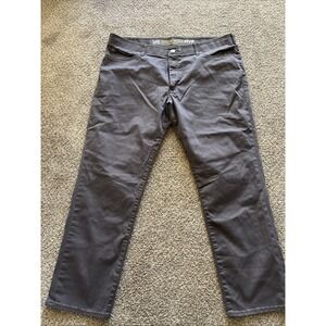Mens Grey Lee Extreme Motion Straight Fit Pants Size 42/30
